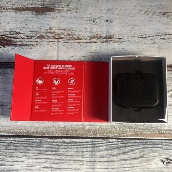 Raycon The Everyday Speakers with Microphone IP67 Dustproof & Waterproof 3x4 in. - Picture 2 of 4